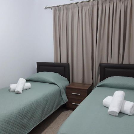 Costas Two-Bedroom Ground Floor Apartment Paphos Kültér fotó